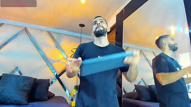 Yiyo10  online show from April 17, 2026, 4:04 am