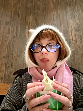 Snapshot of Only_April chatting on September 30, 2025, 11:59 am Only April online show from September 30, 2025, 11:59 am