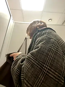 Snapshot of Only_April chatting on October 26, 2025, 9:04 am Only April online show from October 26, 2025, 9:04 am