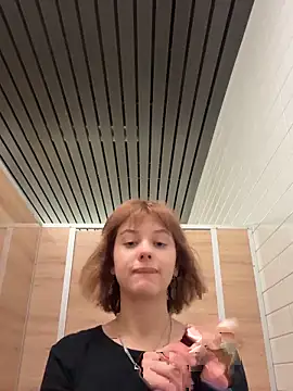 Snapshot of Only_April chatting on October 29, 2025, 8:27 am Only April online show from October 29, 2025, 8:27 am