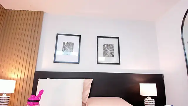 catalina jolie online show from October 9, 2025, 3:54 pm