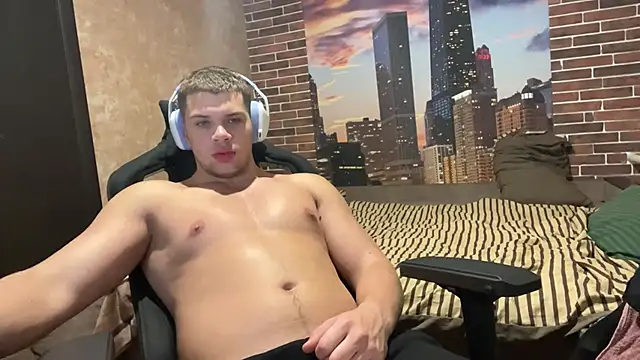 Snapshot of MusclePhantom chatting on October 25, 2025, 8:36 pm MusclePhantom online show from October 25, 2025, 8:36 pm