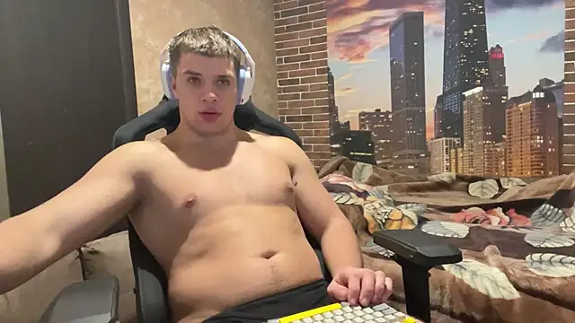 Snapshot of MusclePhantom chatting on October 31, 2025, 9:27 pm MusclePhantom online show from October 31, 2025, 9:27 pm