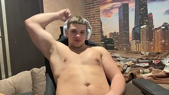 Snapshot of MusclePhantom chatting on November 24, 2025, 9:36 pm MusclePhantom online show from November 24, 2025, 9:36 pm