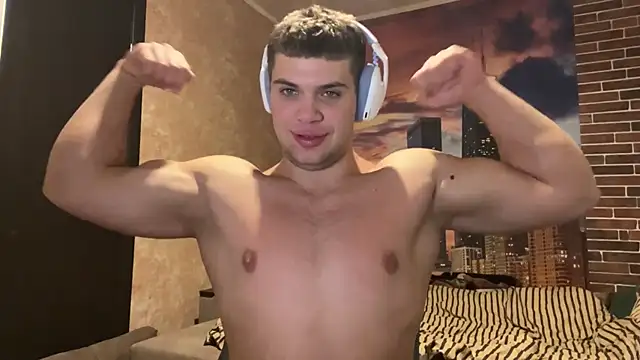 Snapshot of MusclePhantom chatting on December 3, 2025, 10:08 pm MusclePhantom online show from December 3, 2025, 10:08 pm