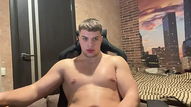 Snapshot of MusclePhantom chatting on December 16, 2025, 10:04 pm MusclePhantom online show from December 16, 2025, 10:04 pm