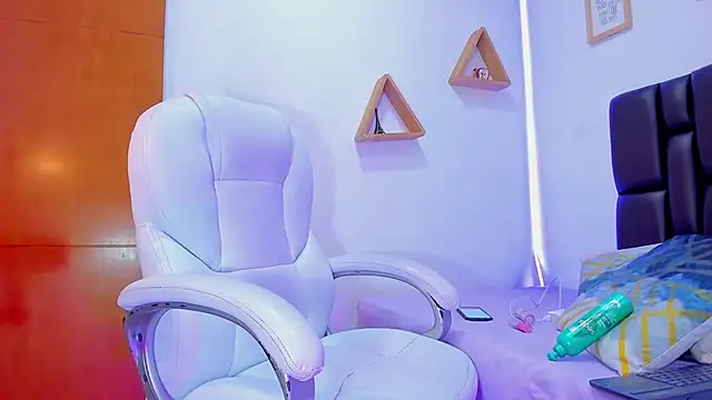 miiarod online show from October 28, 2025, 7:05 pm