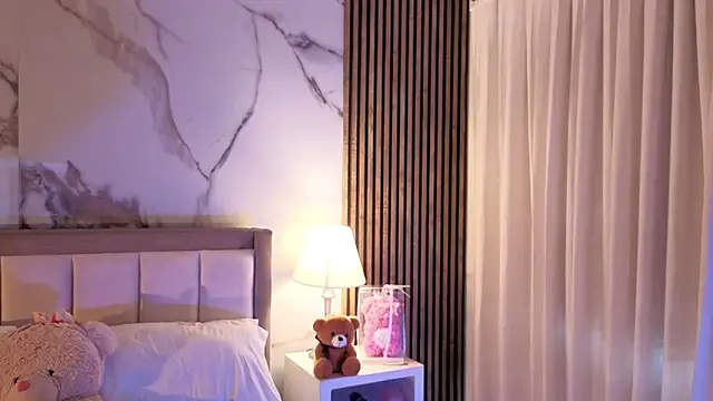 LunaRosse  online show from October 17, 2025, 12:19 pm