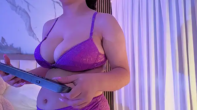 LunaRosse  online show from October 19, 2025, 11:33 am