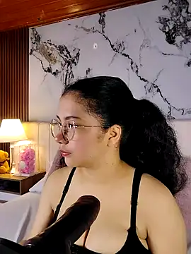 LunaRosse  online show from April 15, 2026, 11:50 am