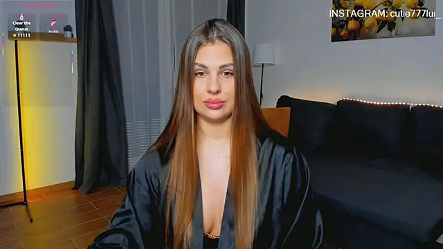 Snapshot of Cutie_Lui chatting on November 18, 2025, 2:54 pm Cutie Lui online show from November 18, 2025, 2:54 pm