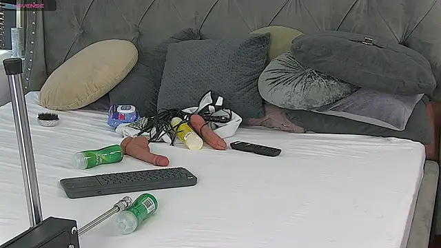 Snapshot of LolaButtie chatting on September 13, 2025, 12:27 pm LolaButtie online show from September 13, 2025, 12:27 pm