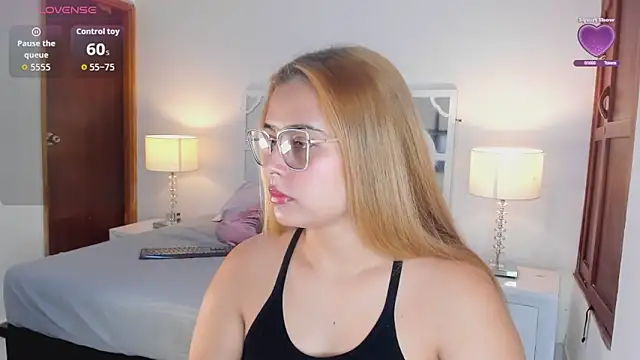 MikaelaStone online show from November 19, 2025, 11:43 am