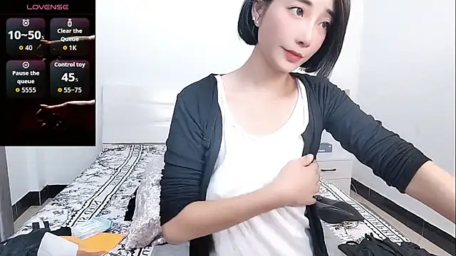 Snapshot of YIWA-2000 chatting on November 2, 2025, 5:21 am YIWA-2000 online show from November 2, 2025, 5:21 am