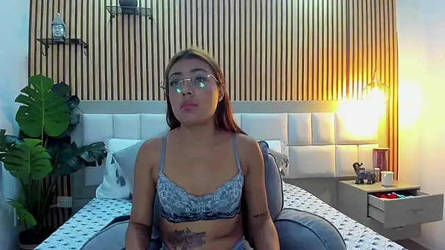 Snapshot of KattyBonnie chatting on November 19, 2025, 7:36 pm KattyBonnie online show from November 19, 2025, 7:36 pm