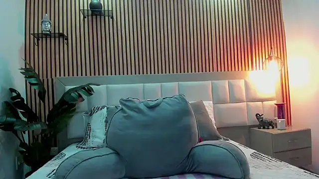 Snapshot of KattyBonnie chatting on December 1, 2025, 7:41 pm KattyBonnie online show from December 1, 2025, 7:41 pm