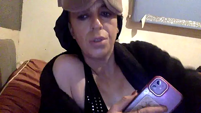 Bellababexox online show from November 18, 2025, 6:01 pm