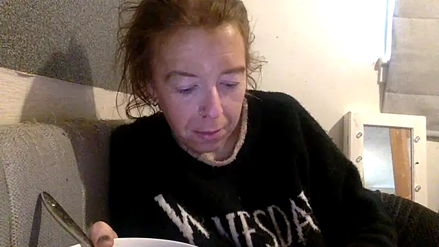 Snapshot of Bellababexox chatting on May 1, 2026, 4:11 pm Bellababexox online show from May 1, 2026, 4:11 pm