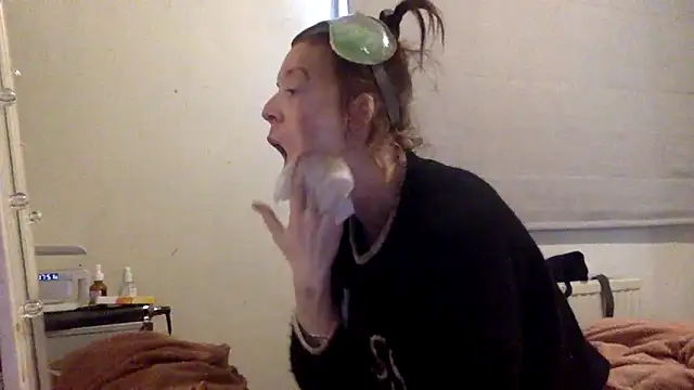 Snapshot of Bellababexox chatting on May 13, 2026, 4:59 pm Bellababexox online show from May 13, 2026, 4:59 pm