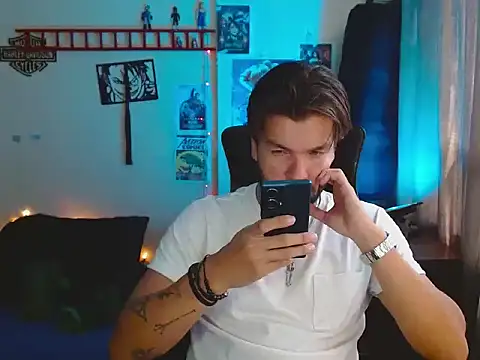 cortelioni massimo  online show from October 24, 2025, 7:43 pm