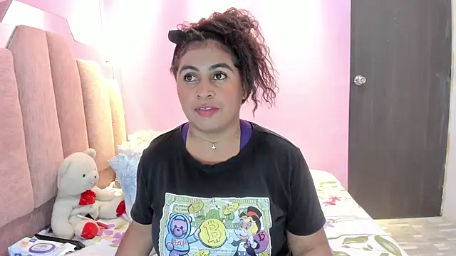 AndreaSweet2 online show from November 7, 2025, 7:47 pm