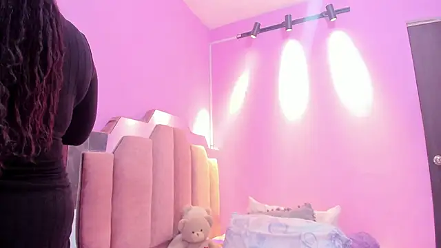 Snapshot of AndreaSweet2 chatting on December 18, 2025, 8:15 pm AndreaSweet2 online show from December 18, 2025, 8:15 pm