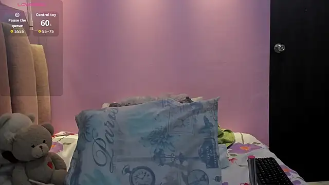 Snapshot of AndreaSweet2 chatting on December 21, 2025, 8:27 pm AndreaSweet2 online show from December 21, 2025, 8:27 pm