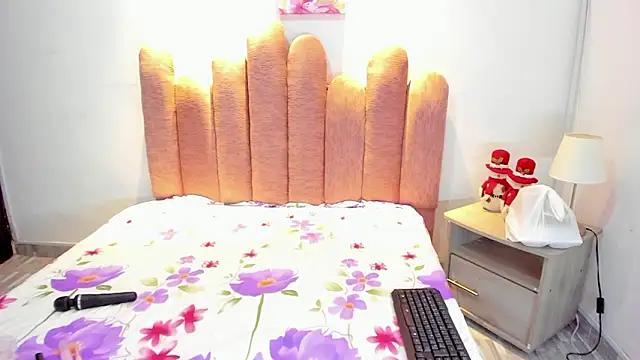 Snapshot of AndreaSweet2 chatting on January 15, 2026, 6:22 pm AndreaSweet2 online show from January 15, 2026, 6:22 pm