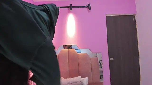 Snapshot of AndreaSweet2 chatting on February 14, 2026, 7:54 pm AndreaSweet2 online show from February 14, 2026, 7:54 pm