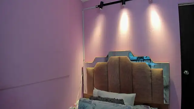 Snapshot of AndreaSweet2 chatting on February 25, 2026, 7:56 pm AndreaSweet2 online show from February 25, 2026, 7:56 pm