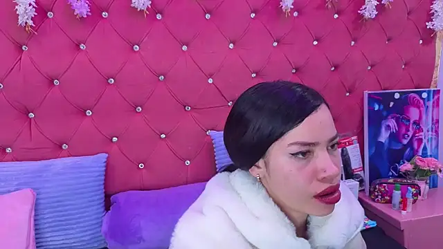 Nanis James online show from October 4, 2025, 2:53 am