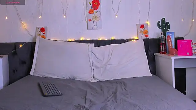 Snapshot of AmaraMoon_ chatting on November 9, 2025, 12:47 pm AmaraMoon online show from November 9, 2025, 12:47 pm