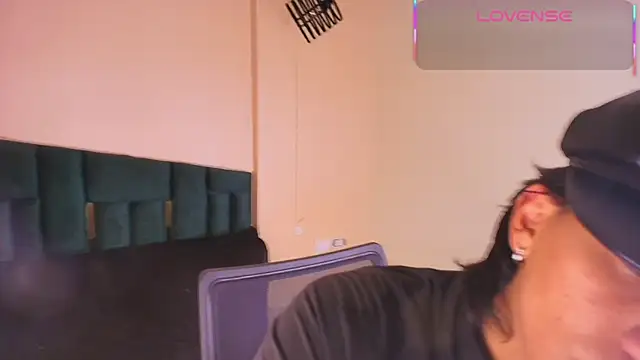 Snapshot of Dom_venena chatting on September 12, 2025, 8:09 pm Dom venena online show from September 12, 2025, 8:09 pm