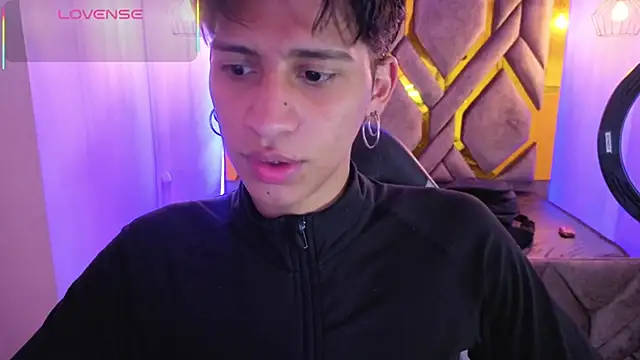 Snapshot of Dom_venena chatting on November 29, 2025, 7:50 pm Dom venena online show from November 29, 2025, 7:50 pm