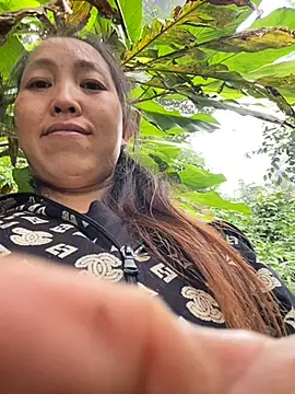 Snapshot of Huong-Ly chatting on October 28, 2025, 5:33 am Huong-Ly online show from October 28, 2025, 5:33 am