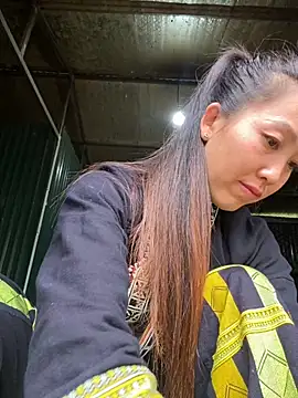 Snapshot of Huong-Ly chatting on November 16, 2025, 8:20 am Huong-Ly online show from November 16, 2025, 8:20 am