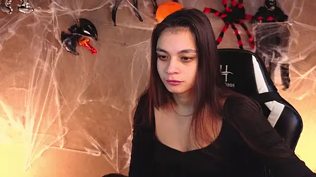 Snapshot of Leila_Hefner chatting on October 29, 2025, 2:25 am Leila Hefner online show from October 29, 2025, 2:25 am