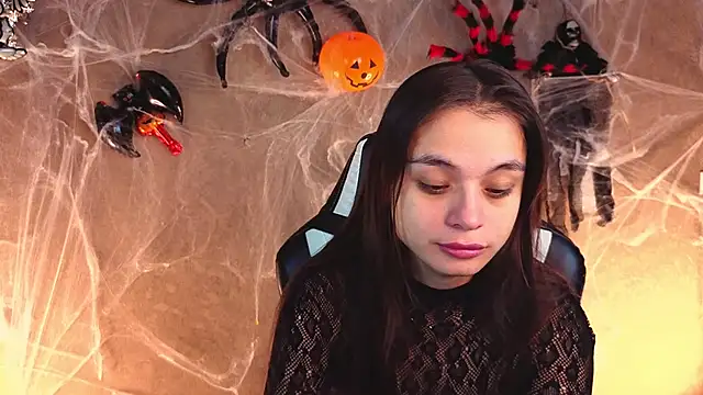 Snapshot of Leila_Hefner chatting on October 31, 2025, 2:23 am Leila Hefner online show from October 31, 2025, 2:23 am