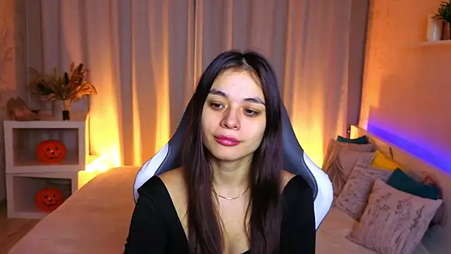 Snapshot of Leila_Hefner chatting on November 22, 2025, 2:32 am Leila Hefner online show from November 22, 2025, 2:32 am