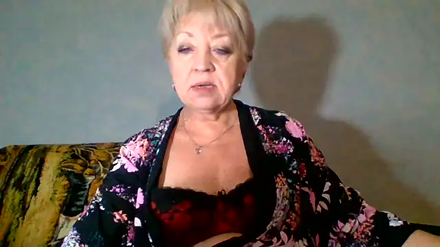 DianaQDream online show from March 19, 2026, 3:32 am