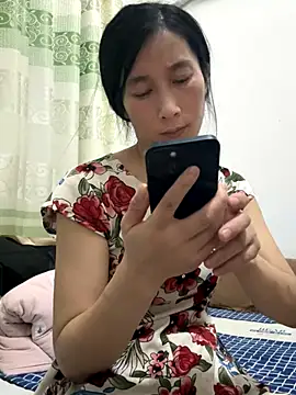 Snapshot of crhong666 chatting on September 17, 2025, 1:24 pm crhong666 online show from September 17, 2025, 1:24 pm