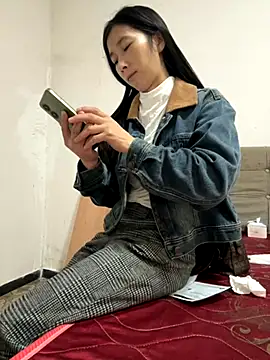 Snapshot of crhong666 chatting on October 21, 2025, 12:33 am crhong666 online show from October 21, 2025, 12:33 am