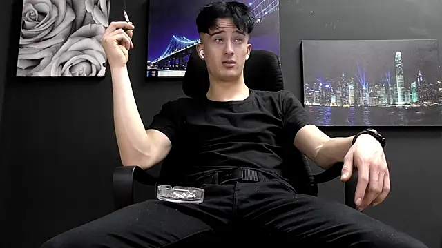 Snapshot of SirReed chatting on December 19, 2025, 10:00 am SirReed online show from December 19, 2025, 10:00 am