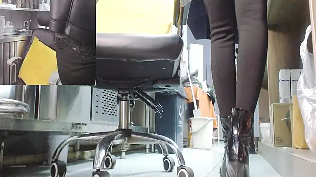 Eileen-L online show from December 5, 2025, 3:37 am