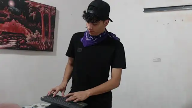 alice julls online show from October 4, 2025, 8:51 pm