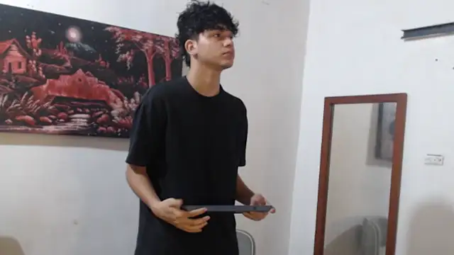 alice julls online show from November 13, 2025, 7:24 pm