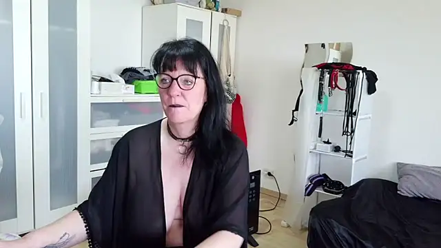 honey47 online show from March 29, 2026, 1:22 pm