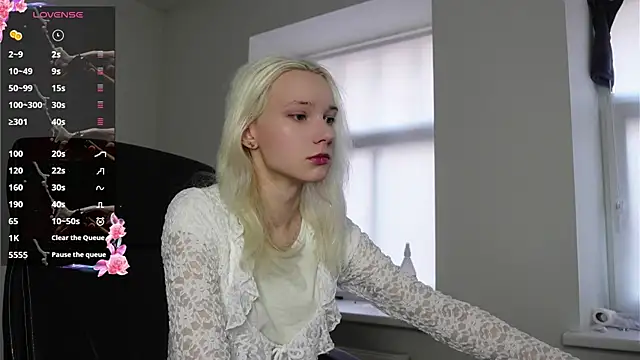 Laura Chaplin online show from March 28, 2026, 6:24 am