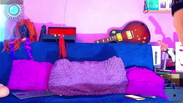 Snapshot of CristalRose chatting on November 26, 2025, 12:11 am CristalRose online show from November 26, 2025, 12:11 am