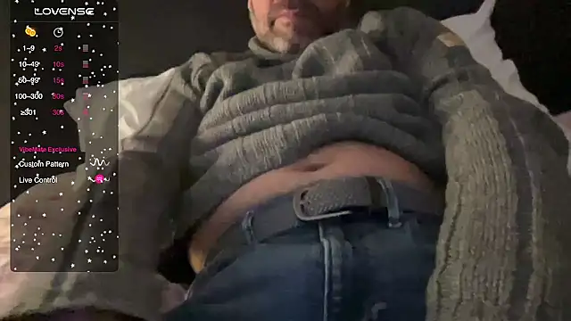 Hotdaddy4u136 online show from November 1, 2025, 3:58 pm